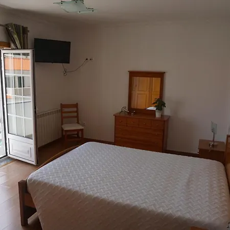 Quarto em Acomodações Particulares Vivenda Godinho Nazaré